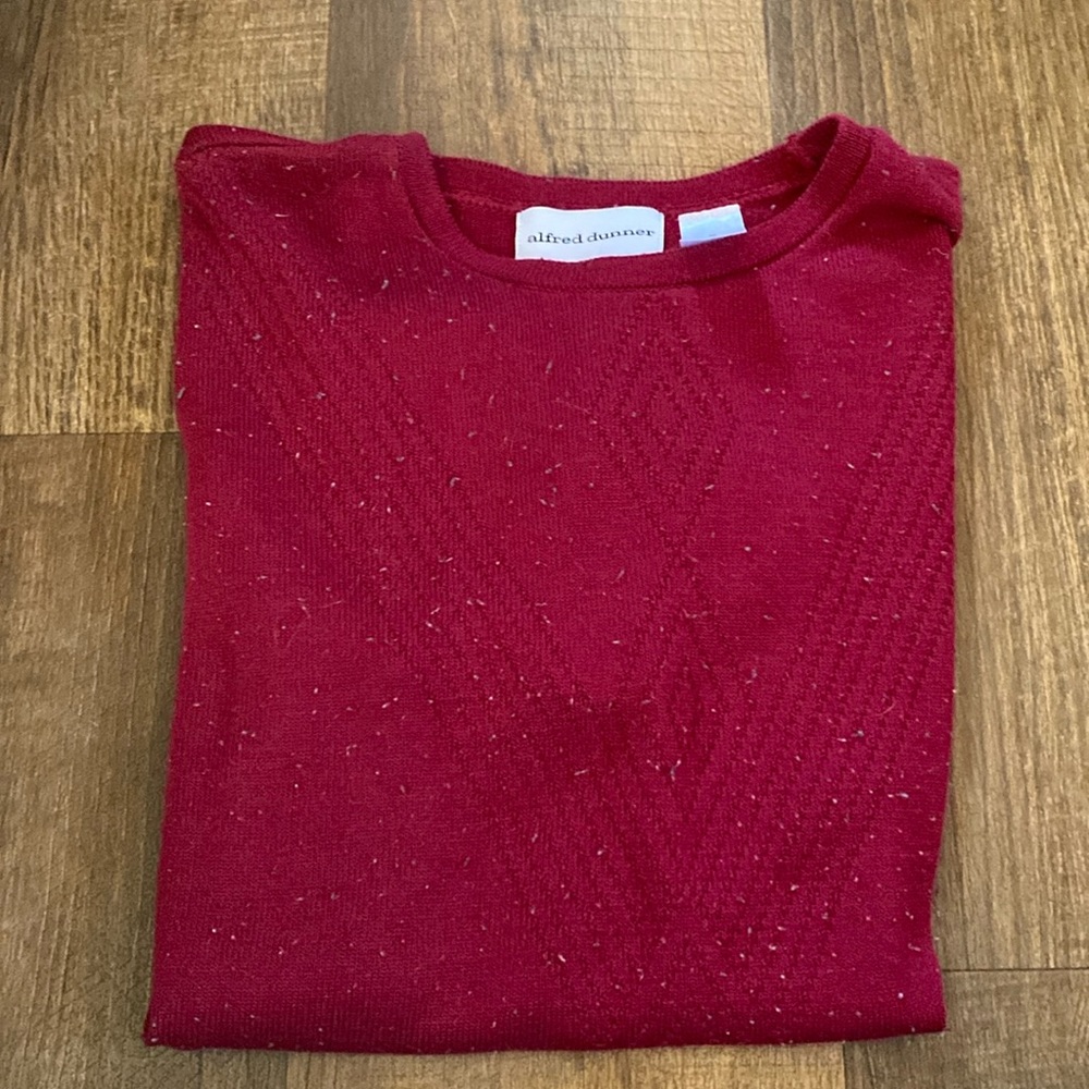 Alfred Dunner burgundy knit short sleeved shirt